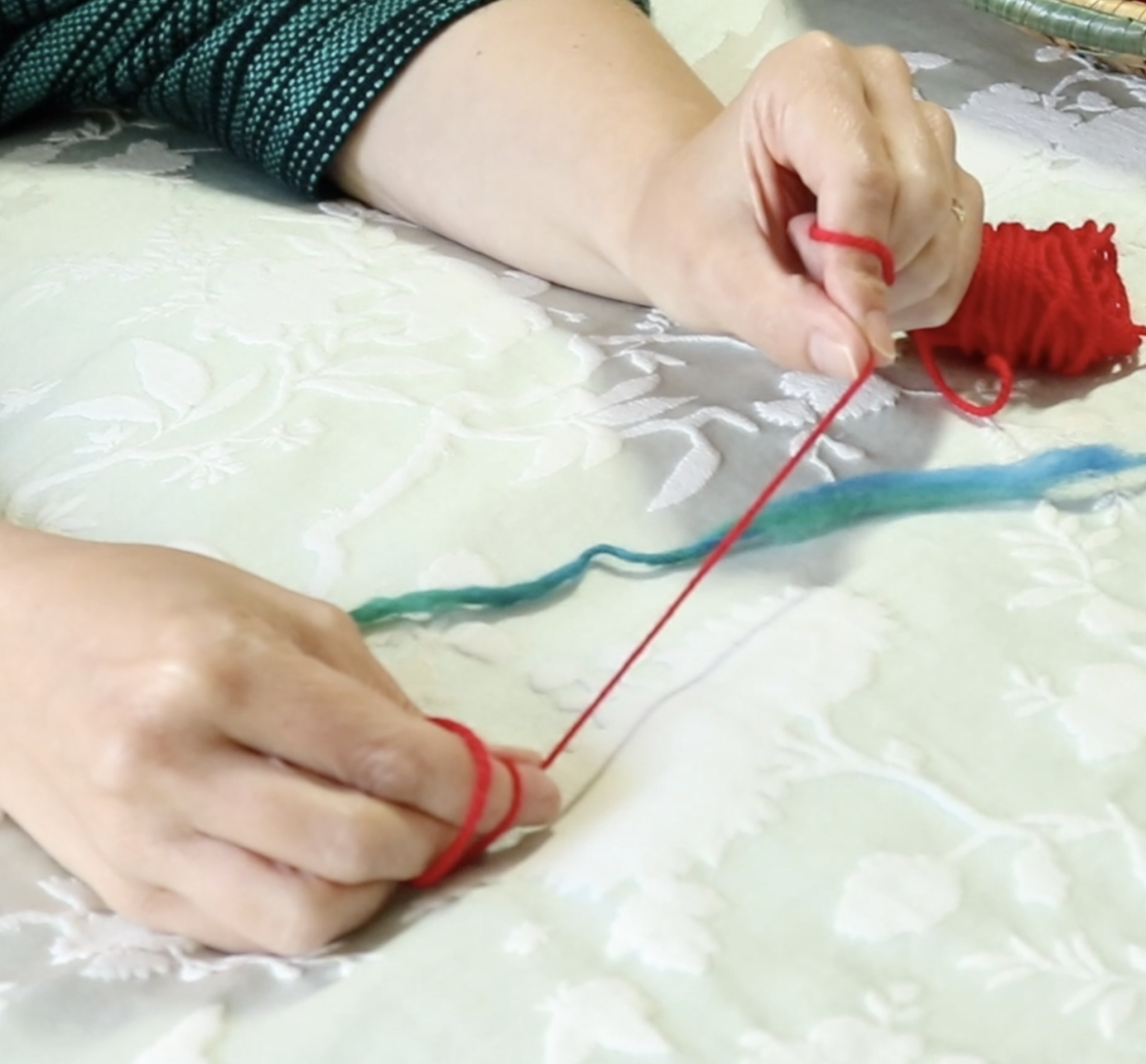 Choosing and using yarns in weaving