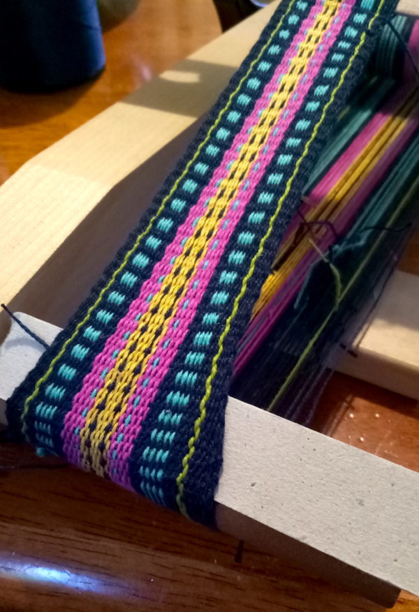 7 Tips for weaving on an Inkle loom plus free pattern!